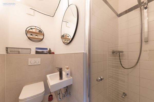 Gäste WC mit Dusche 