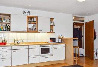 Küche mit Einbauküche