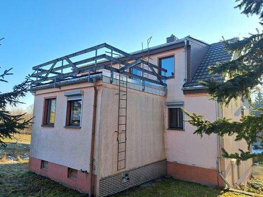 seitliche Rückansicht Wohnhaus