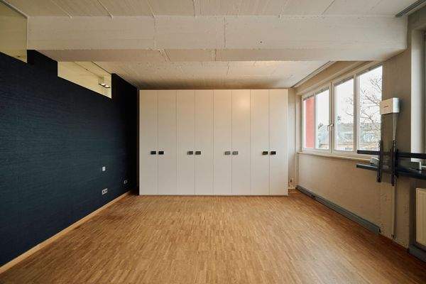 Schlafzimmer mit Schreiner-Einbauschrank