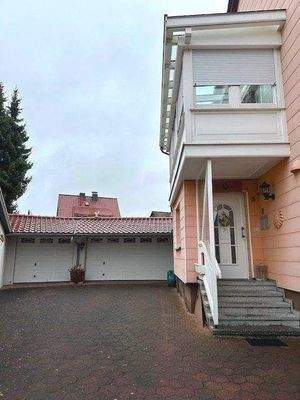 Eingang/Erker/Garage Teilansicht