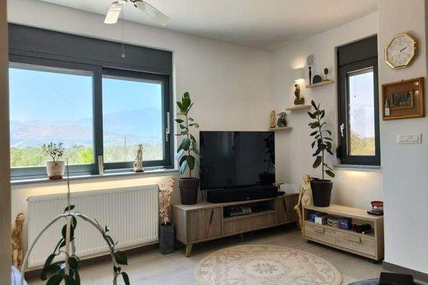 Kreta, Kalamitsi Amigdali: Charmantes kretisches Haus mit privatem Olivenhain und Bergblick zu verkaufen