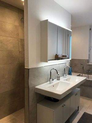 bodenbündige Dusche im Bad OG