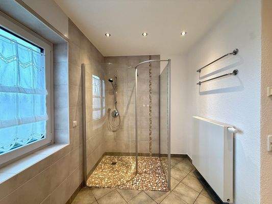 ...bodentiefe Dusche