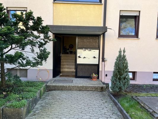 Haustüre mit Überdachung