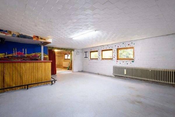 Großzügiger Hobbykeller