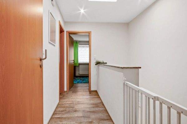 Flur OG/Treppenaufgang