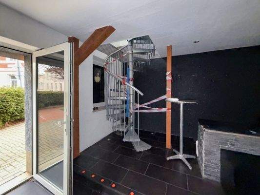 Gewerbeeinheit links