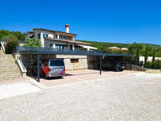 4x Carport mit Solaranlage und E-Auto Ladestationen