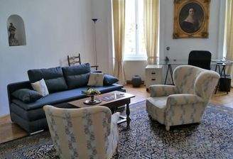 Wohnzimmer mit Schlafsofa