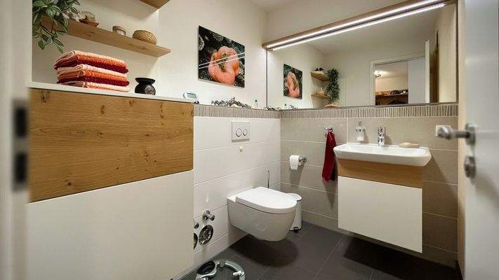 Gäste-WC mit Anschluss für eine Waschmaschine