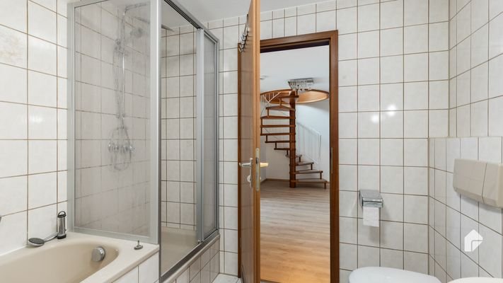 4. OG Badezimmer 1