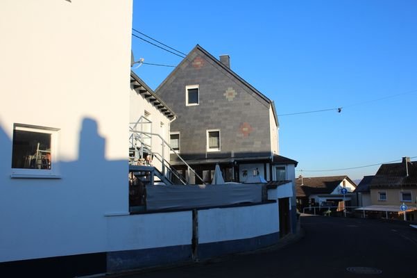 Zwischen Haus und Wohnung liegt die Terrasse