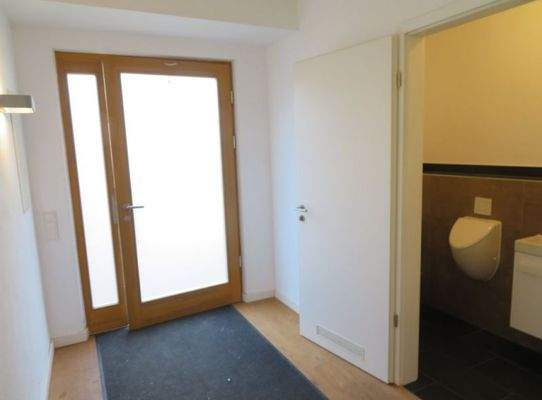 7 Eingang Flur+Blick WC