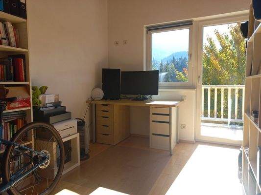 Kinderzimmer Süd-Ost mit Blick Richtung Balkon