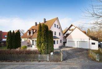 Hofeinfahrt/Doppelgarage