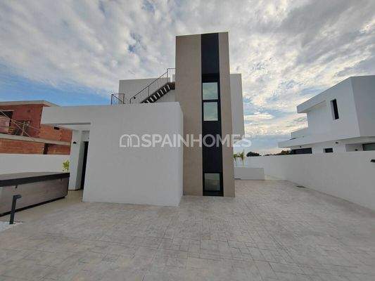 Detached House Close to San Juan Beach in Costa Blanca