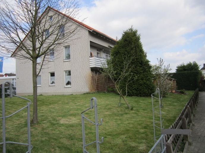 Immobilie mit 3 geräumigen Wohnungen, Carportanlage u. Garten in verkehrsgünstiger Lage in Enger