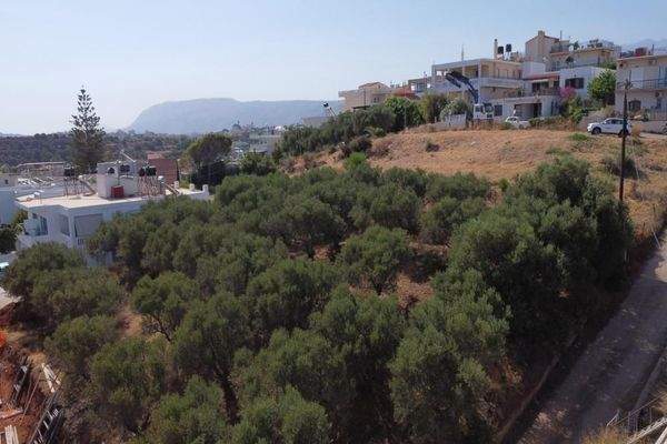 Kreta, Agioi Apostoli: Grundstück mit Meerblick in der Nähe des Stadtzentrums zu verkaufen