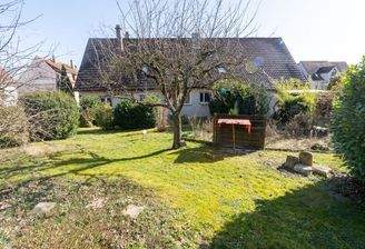 Garten und Rückseite Häuser