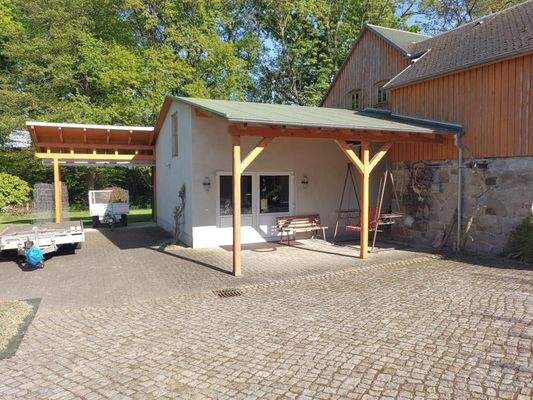 überdachter Freisitz + Carport