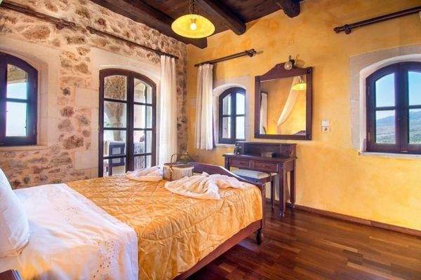 Kreta, Samonas: Steinvilla mit Meer- und Bergblick zu verkaufen