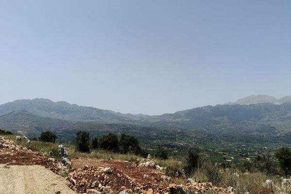 Kreta, Litsarda: Ruhiges Grundstück mit Baugenehmigung und atemberaubender Aussicht auf die Landschaft zu verkaufen