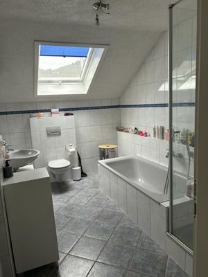 Bad mit Wanne.JPG