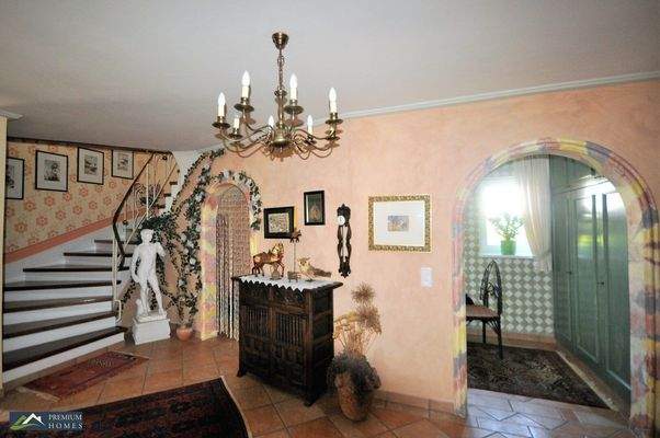 Haus in Wörgl - Treppenaufgang mit Zugängen Keller und Toilette