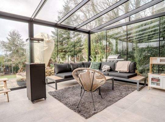 ... und stylische Fliesen sorgen für eine wohnliche Verbindung von innen und außen 