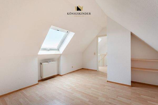 ...gibt es ein weiters Zimmer...