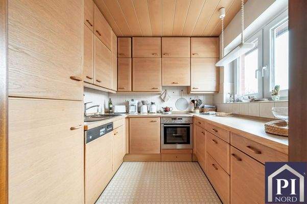 Viel Stauraum in der U-förmigen Küche 