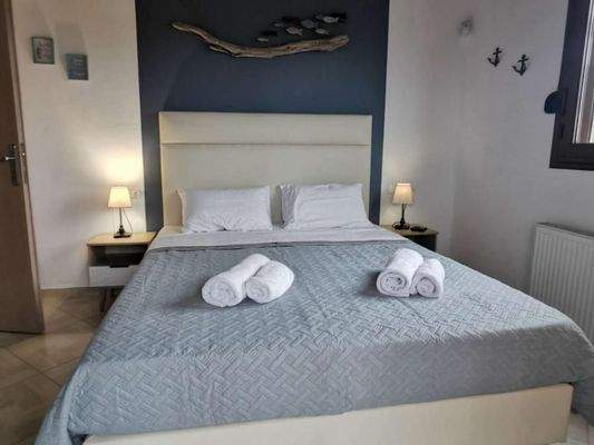 Kreta, Roumeli: Villa in kleiner Wohnanlage zu verkaufen