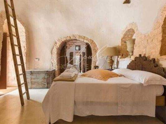 Trulli aus dem 17. Jahrhundert mit Pool