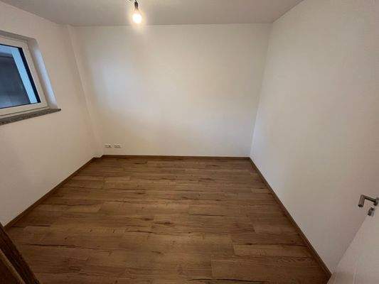 Schlafzimmer 2 (1).jpg