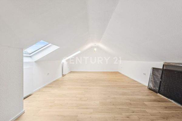 Großes Zimmer im Dachgeschoss