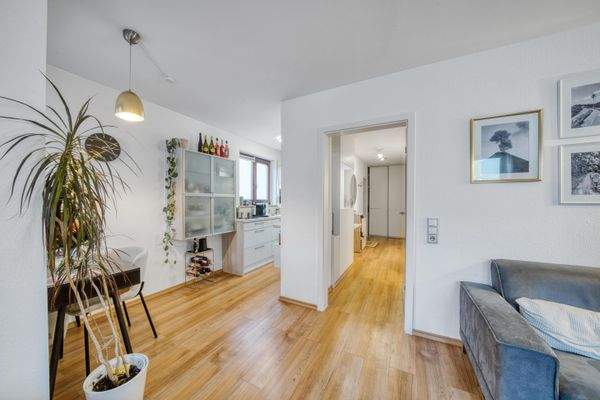 Wohnzimmer mit Blick zur Küche