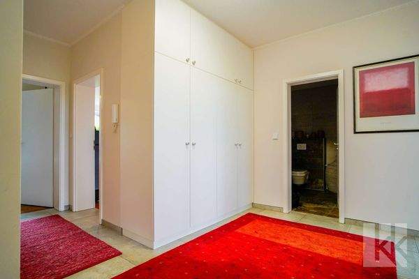 ...zentralem Zugang zu allen Zimmern