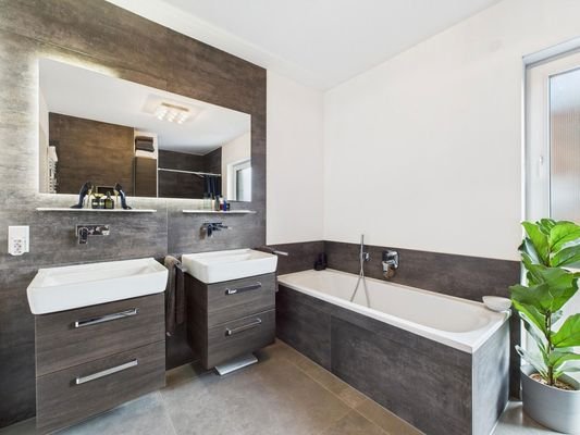 Badezimmer, Badewanne (OG)