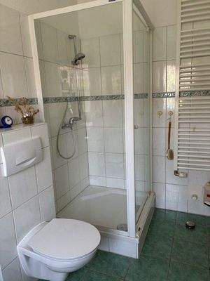 Dusche im Badezimmer