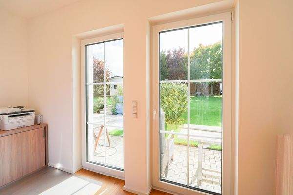 Arbeits/Schlafzimmer Blick in den Garten