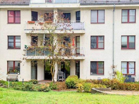 Rückseite Haus mit Terrasse Erdgeschoss