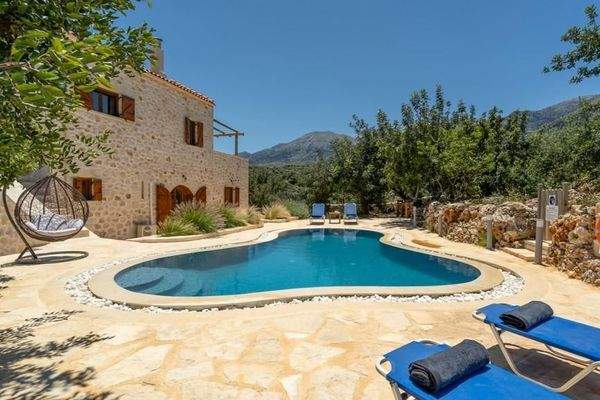 Kreta, Melidoni: Kretisches Steinhaus mit Swimmingpool zu verkaufen