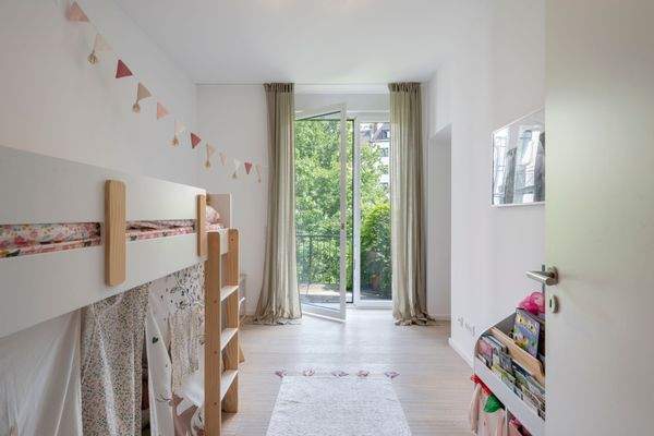 Kinderzimmer mit Balkon