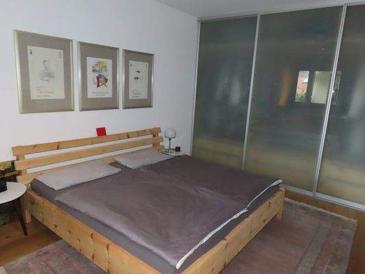 Schlafzimmer mit Einbauschrank