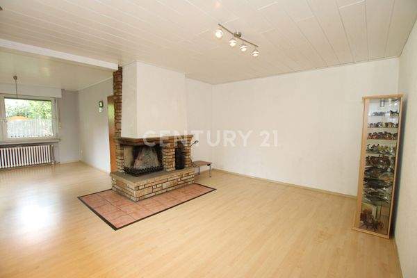 Wohnzimmer mit Kamin