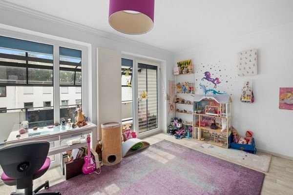 Kinderzimmer mit Balkon