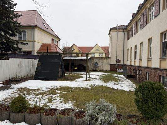 Rückseite Haus mit Garten