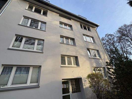 Eingangsbereich - Neue Fassade.jpg