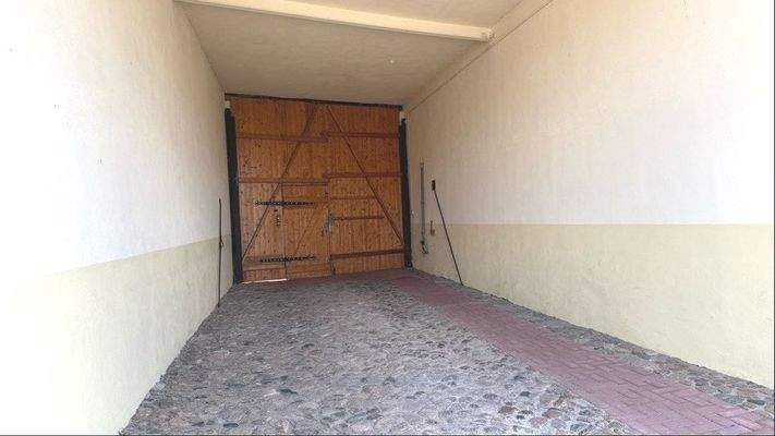 Foto-Durchfahrt zum Innenhof